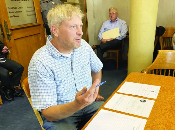 Auville discusses airport with Wood County Commission